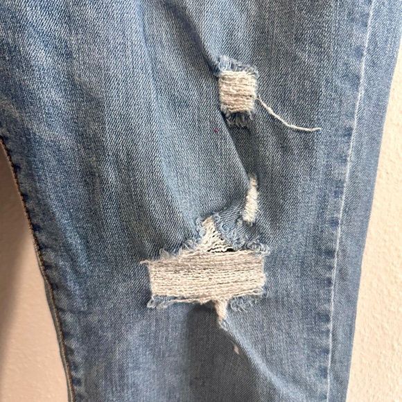 Levi’s • Wedgie Distressed Skinny Jean - Picture 6 of 6